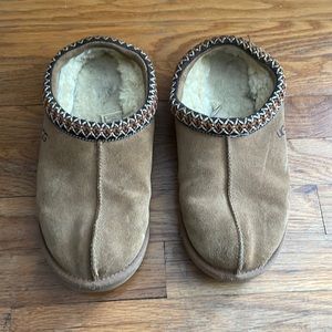 Woman’s Ugg slippers- good condition